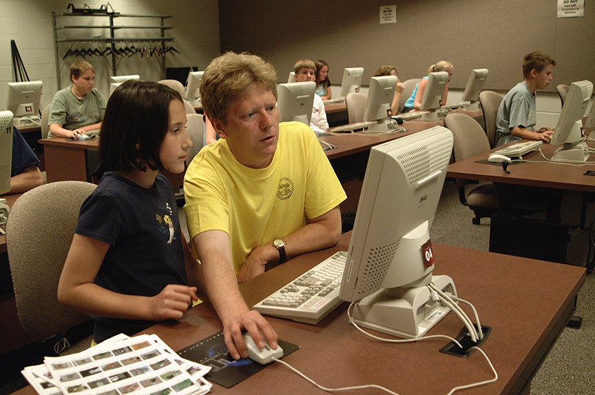 Pitt teaching photography to middle-school aged kids in a “College for Kids” class in 2003.